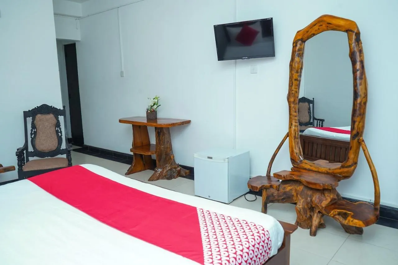 Oyo 452 Gem In Blue Hotel Kandy Sri Lanka