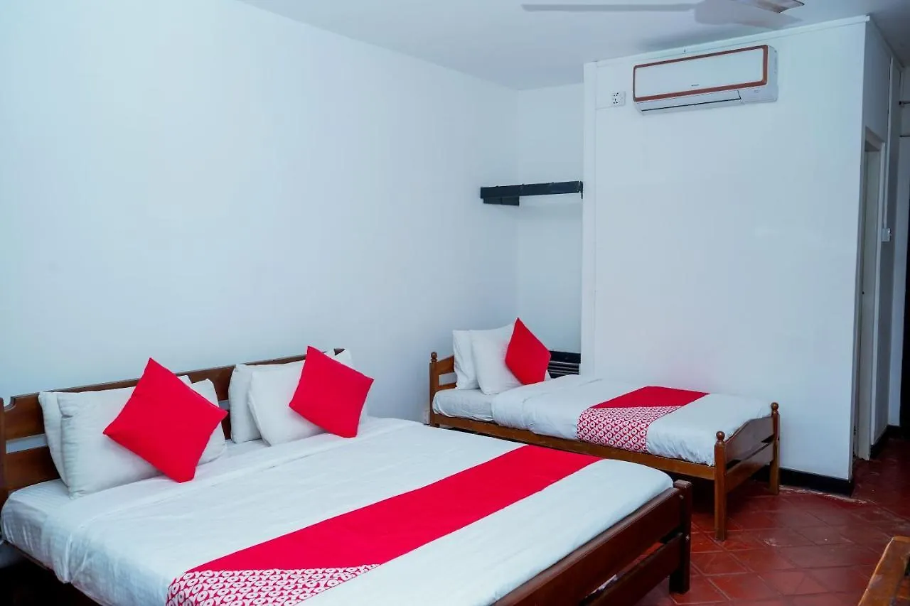 Hotel Oyo 452 Gem In Blue Kandy