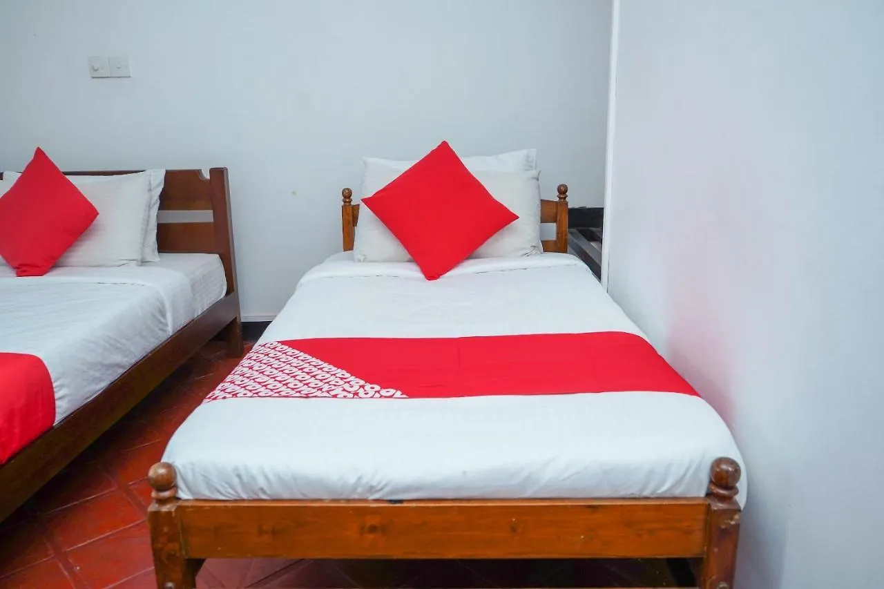 Hotel Oyo 452 Gem In Blue Kandy 3*,  Šrí Lanka