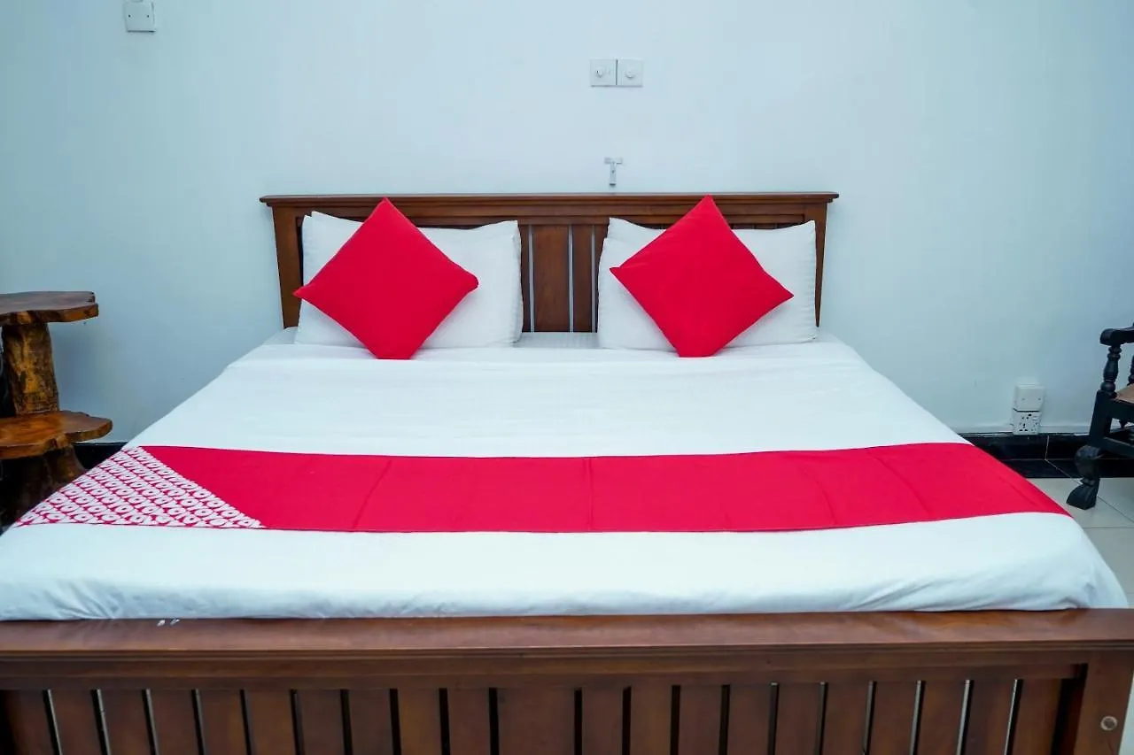 Hotel Oyo 452 Gem In Blue Kandy