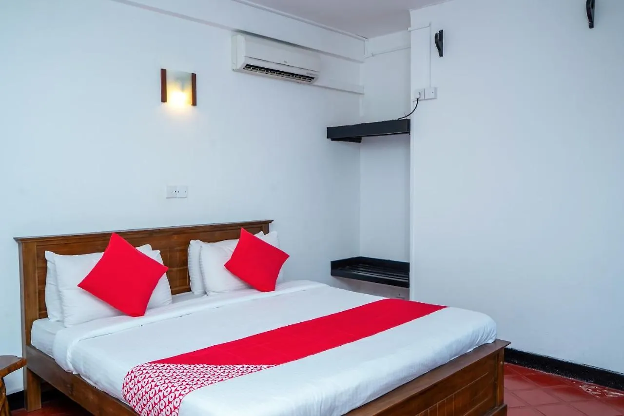 Oyo 452 Gem In Blue Hotel Kandy Sri Lanka